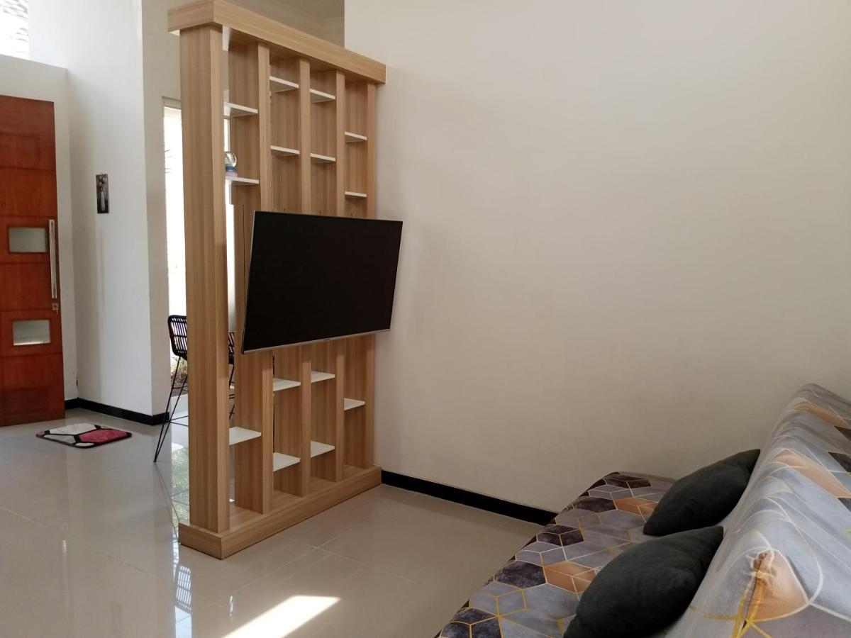 Villa Harmony Syariah II Бату Екстериор снимка